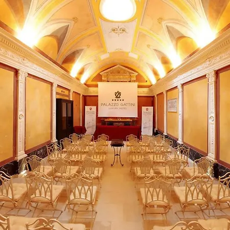 Palazzo Gattini - The Leading Of The World ماتيرا